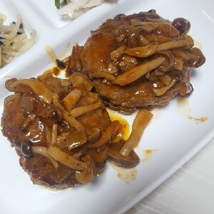 煮込みハンバーグ